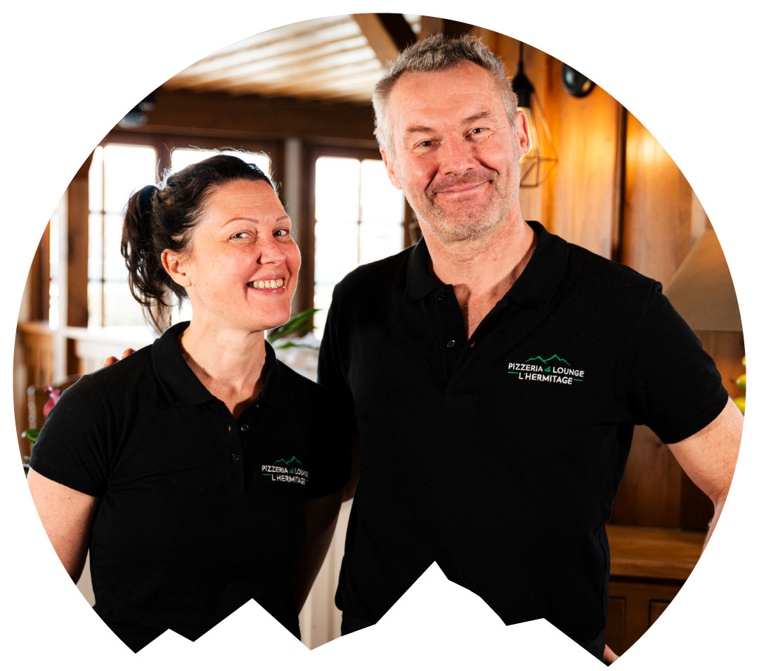 Cristel et Sylvain de la Pizzeria & Lounge l’Hermitage aux Fourgs Cristel et Sylvain de la Pizzeria & Lounge l'Hermitage aux Fourgs